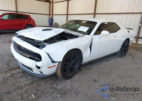 2017 Dodge Challenger Sxt z USA, uszkodzony, nr VIN 2C3CDZAG8HH532142
